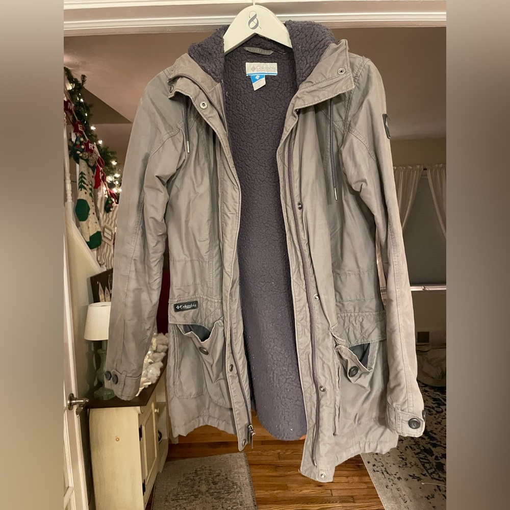 Womens Columbia down jacket. Size small
